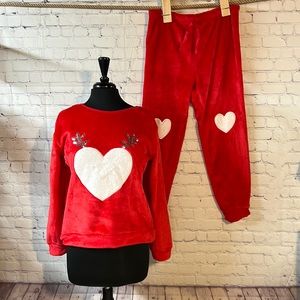 Lg em & alfie Christmas pajamas. extra soft Hearts and reindeer Exc cond…